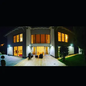  Bed & Breakfast Wooden House